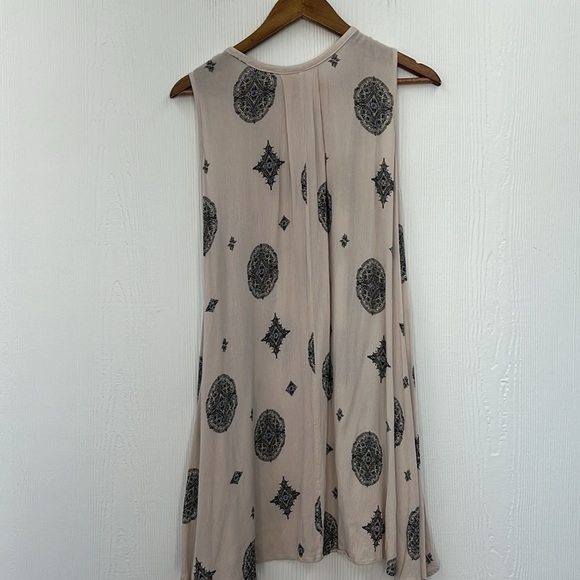 Free People - Tree Swing Medallion Design Pattern Sleeveless Flowy Tunic Size M - Picture 10 of 11